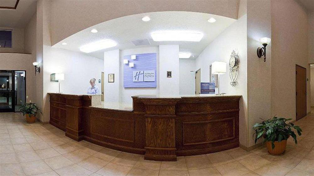 Holiday Inn Express Hotel & Suites Chickasha By Ihg Екстериор снимка