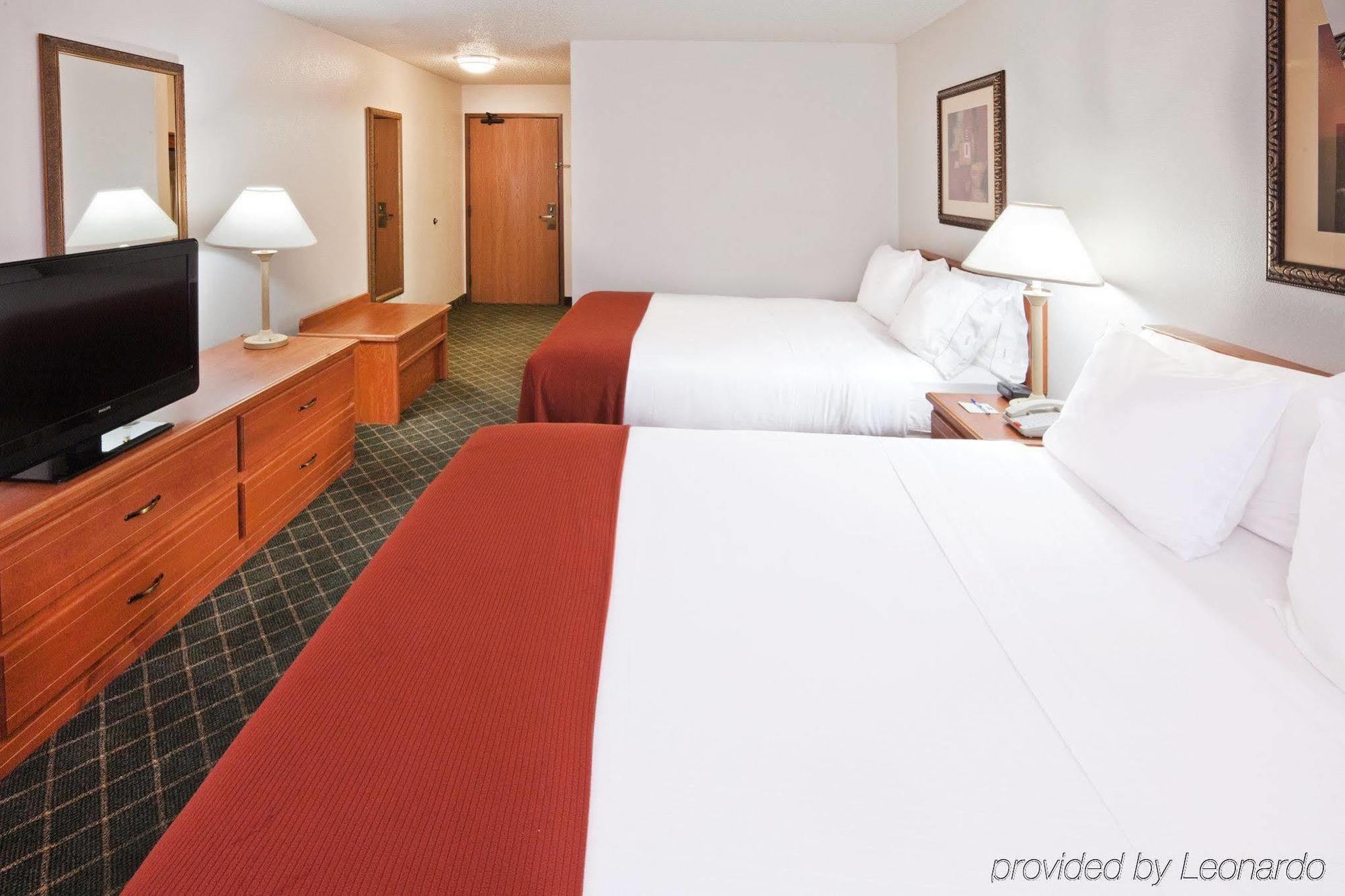 Holiday Inn Express Hotel & Suites Chickasha By Ihg Стая снимка