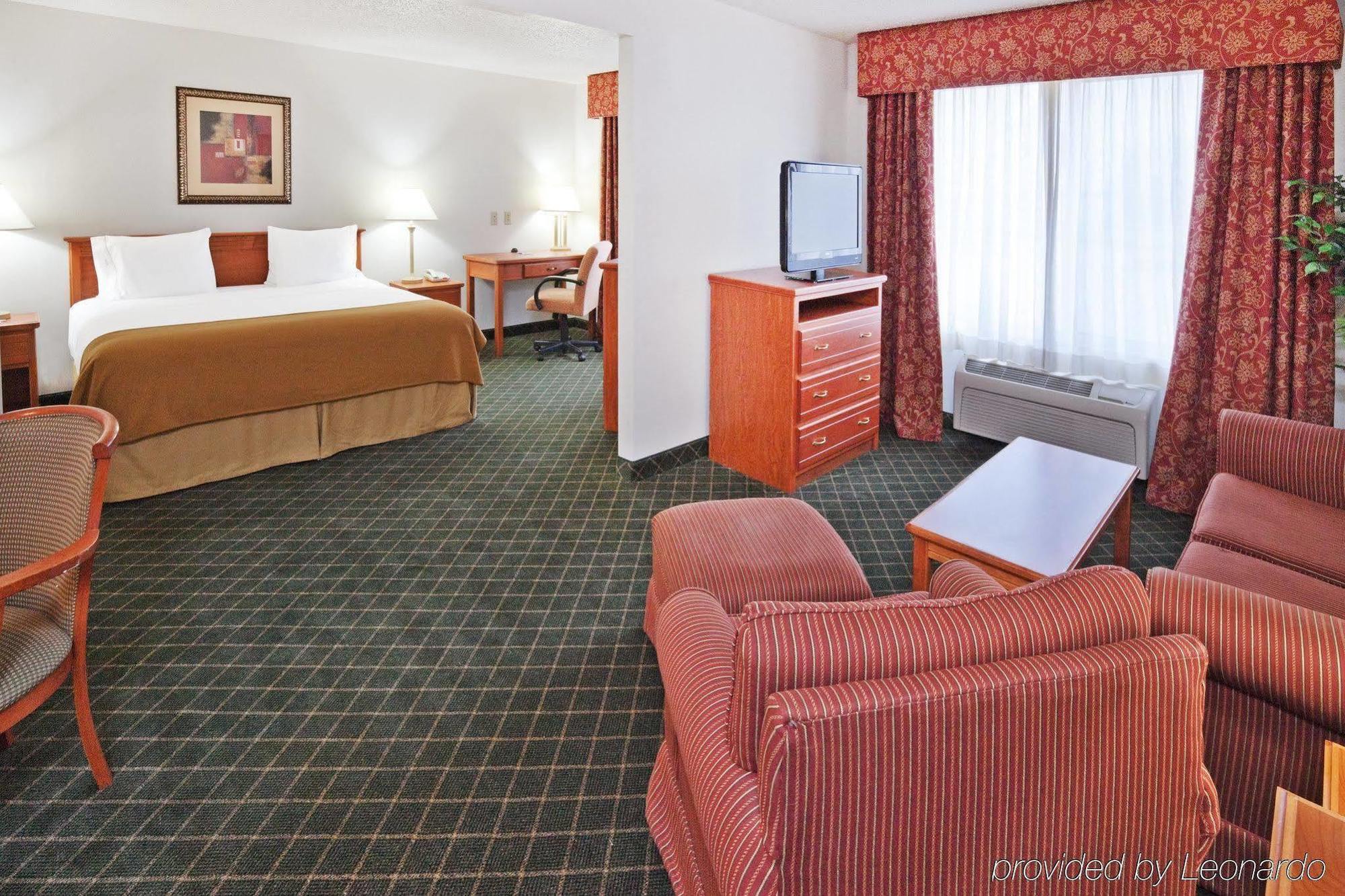 Holiday Inn Express Hotel & Suites Chickasha By Ihg Стая снимка